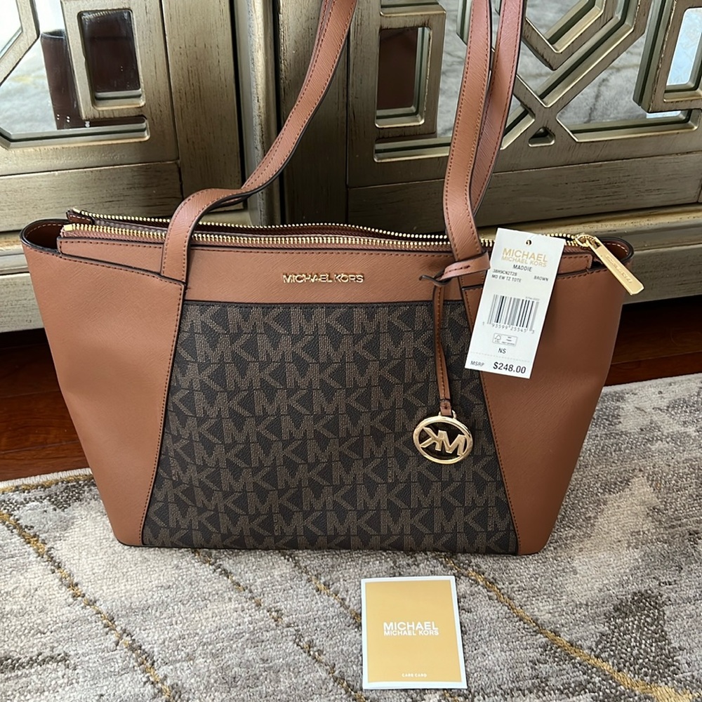 NWT MICHAEL KORS CHARLOTTE LARGE TOP ZIP tan brown Tote bag